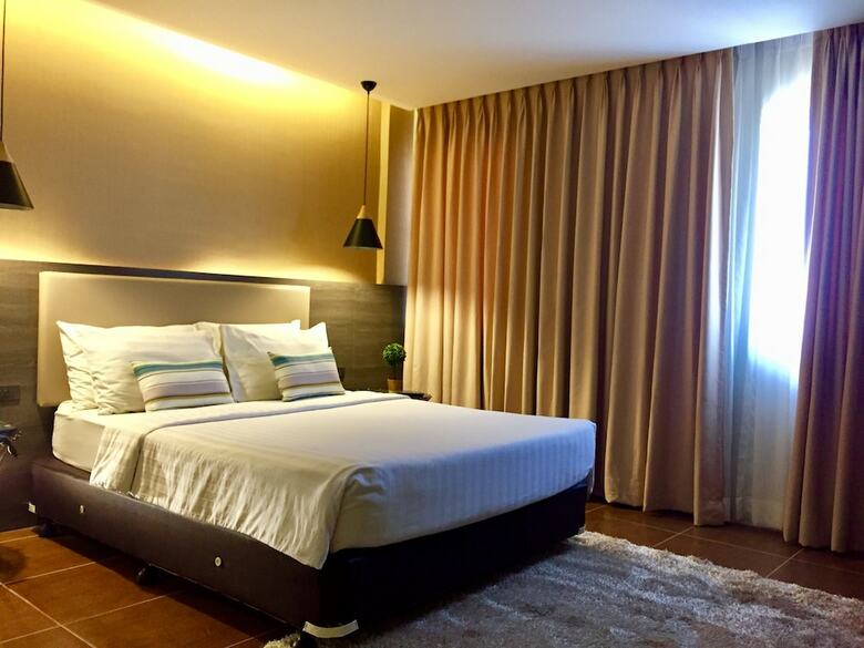 Hotel Home Crest Residences