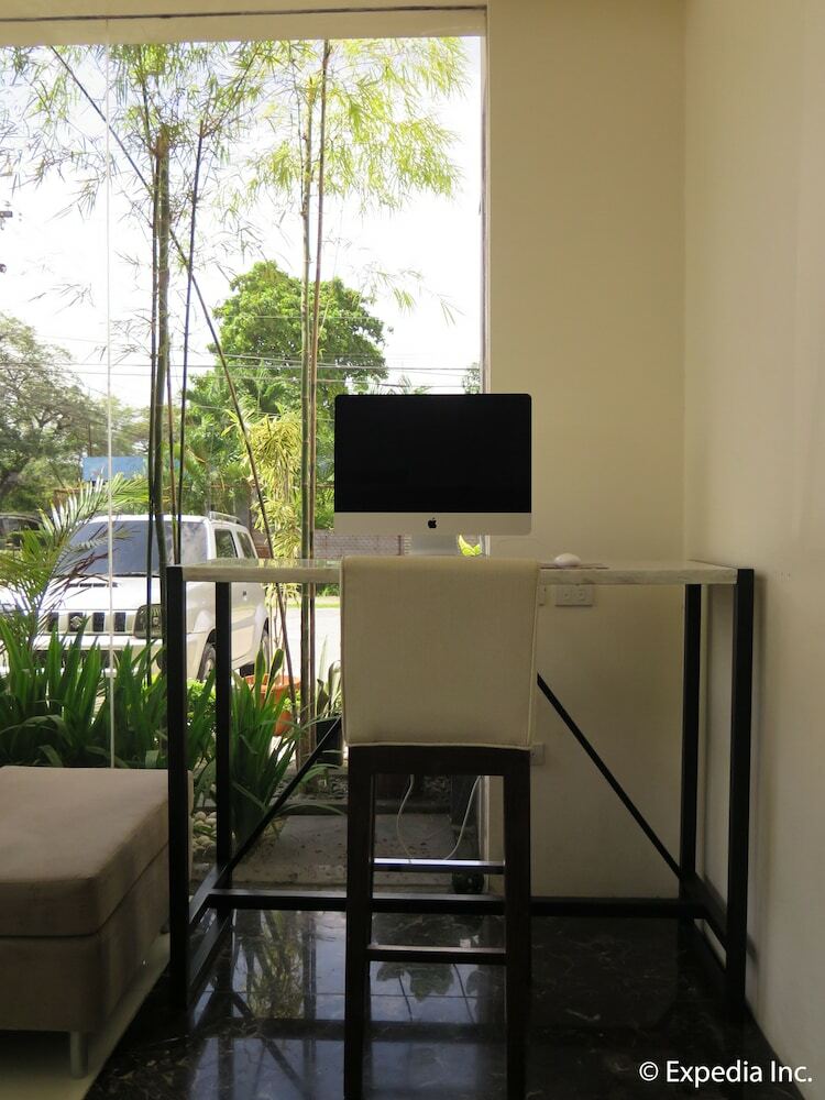 Hotel Home Crest Residences