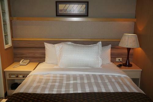 Dahshin Hotel