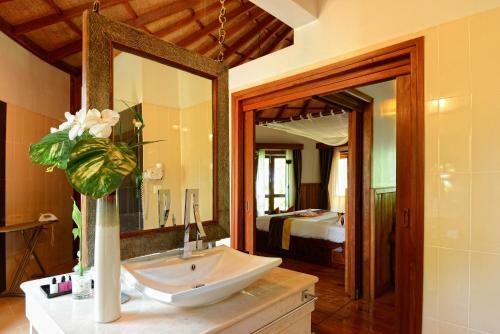Hotel Nataya Round House Coral Bay Resort