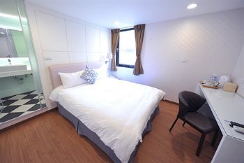Jade Hotel