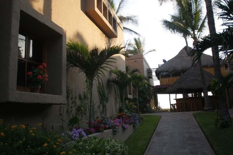 Villa El Rancho Green Resort