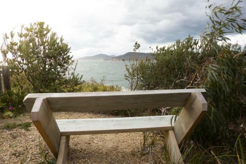 Larus Waterfront Cottage