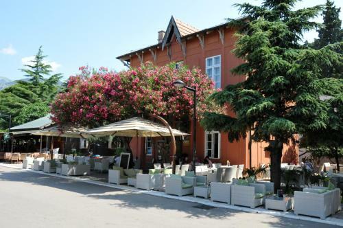 Hotel Le Petit Chateau