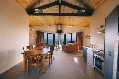 Castaways Lodge