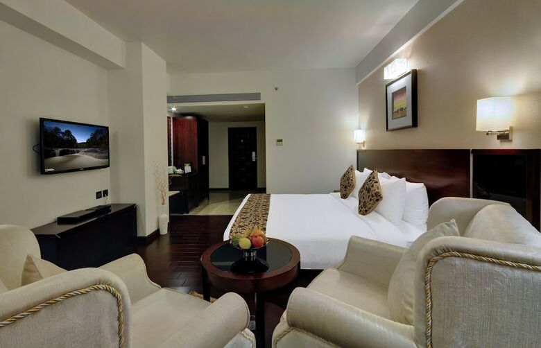 Hotel The Fern Residency