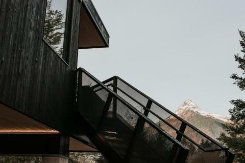 Hotel Sunwolf Riverside Cabins