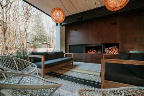 Hotel Sunwolf Riverside Cabins