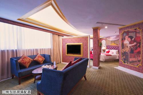 Lake Hotel