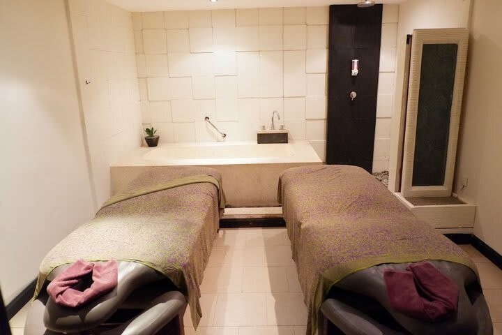 Hotel All Seasons Resort(deluxe)