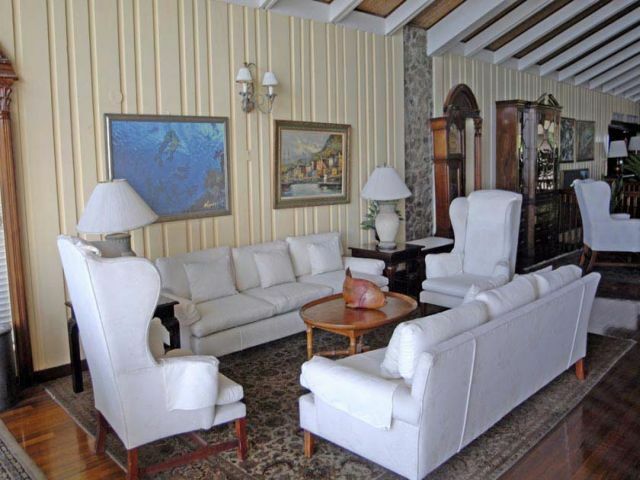 Shaw Park Beach Hotel & Spa