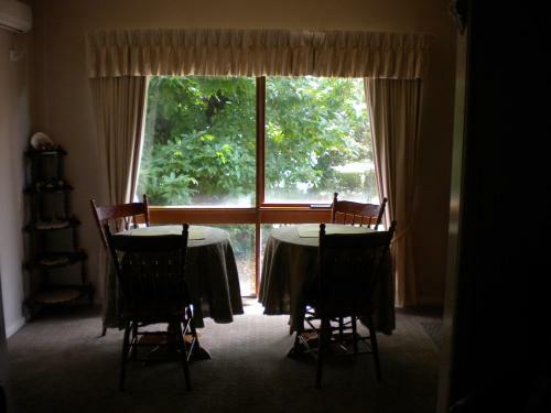 Hillview Oak B&B