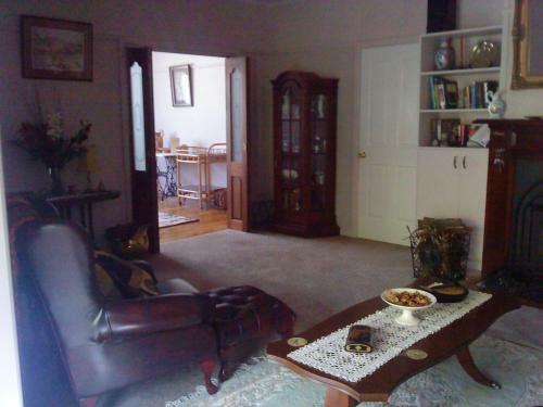 Hillview Oak B&B