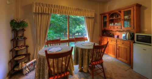 Hillview Oak B&B