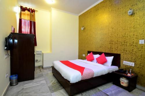 Oyo Flagship 24936 Hotel C-9
