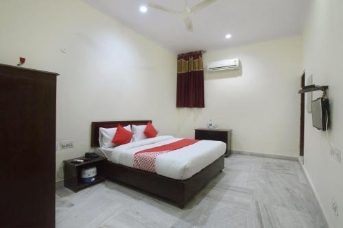 Oyo Flagship 24936 Hotel C-9