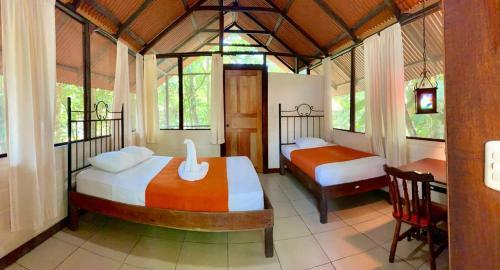 Hotel Cabinas Rana Roja