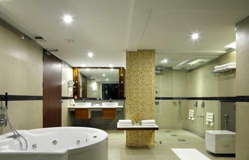 Hotel Ramada Cochin Resort
