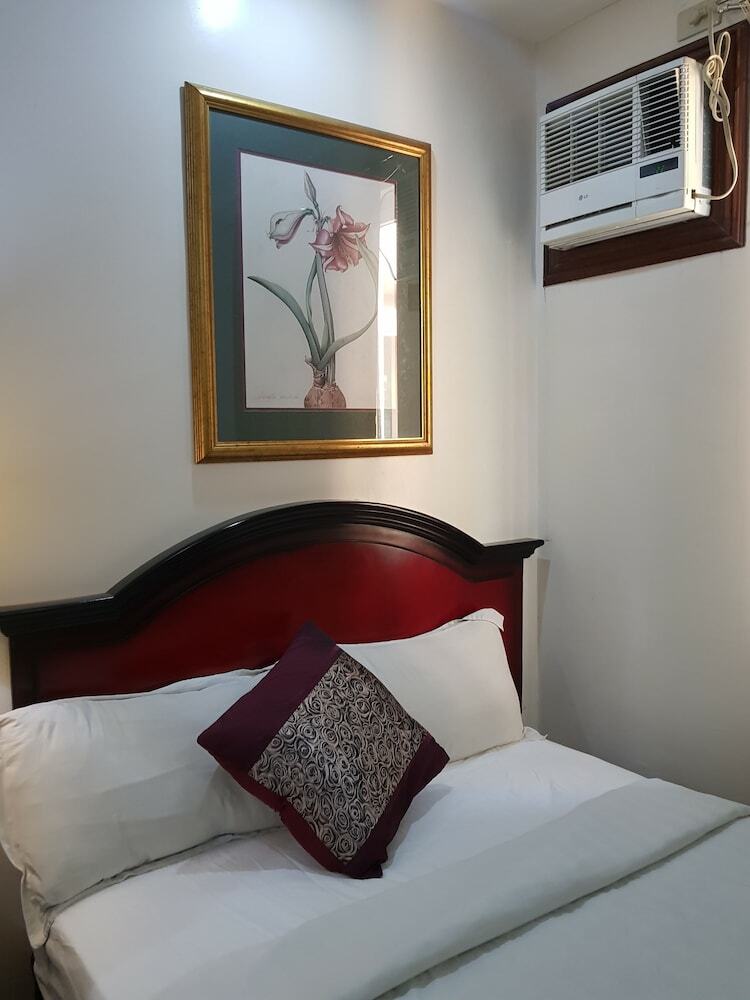 Cindy Kelly Hotel