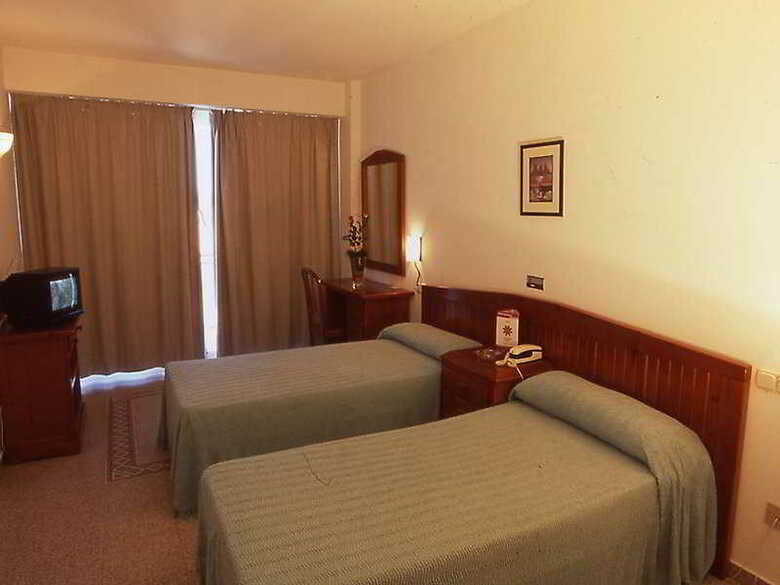 Molins Park Hostal