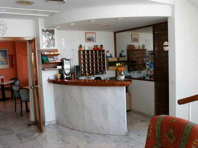 Molins Park Hostal