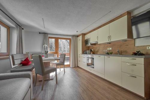 Hostal Hotel Garni Sch�nblick