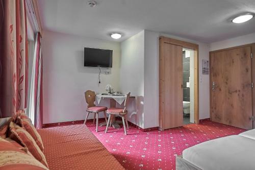Hostal Hotel Garni Sch�nblick