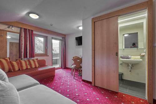 Hostal Hotel Garni Sch�nblick