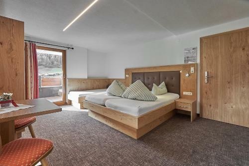 Hostal Hotel Garni Sch�nblick
