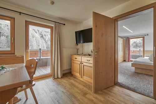 Hostal Hotel Garni Sch�nblick