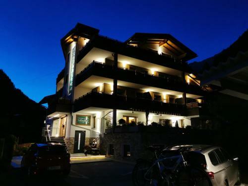 Hostal Hotel Garni Sch�nblick