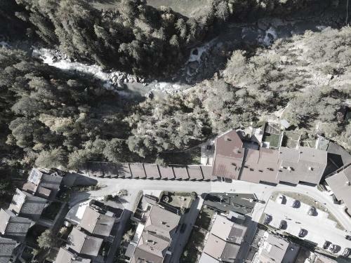 Apart Mount Everest