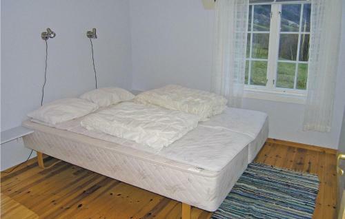 Holiday Home Skei I J�lster Dvergsdalen