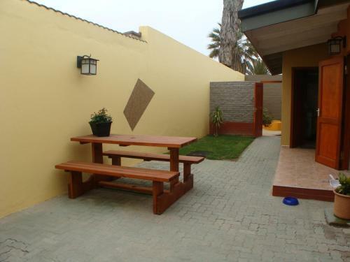 Beach Walk House And Cottage - Self Catering