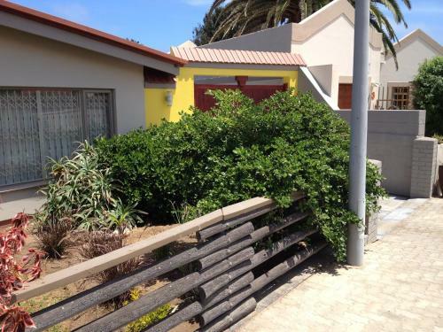 Beach Walk House And Cottage - Self Catering
