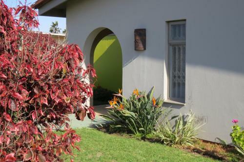 Beach Walk House And Cottage - Self Catering