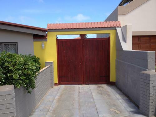 Beach Walk House And Cottage - Self Catering
