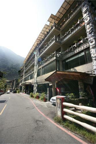 Naluwan Spring Resort Hotel