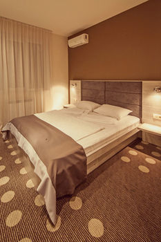 Hotel Ambassador Plaza