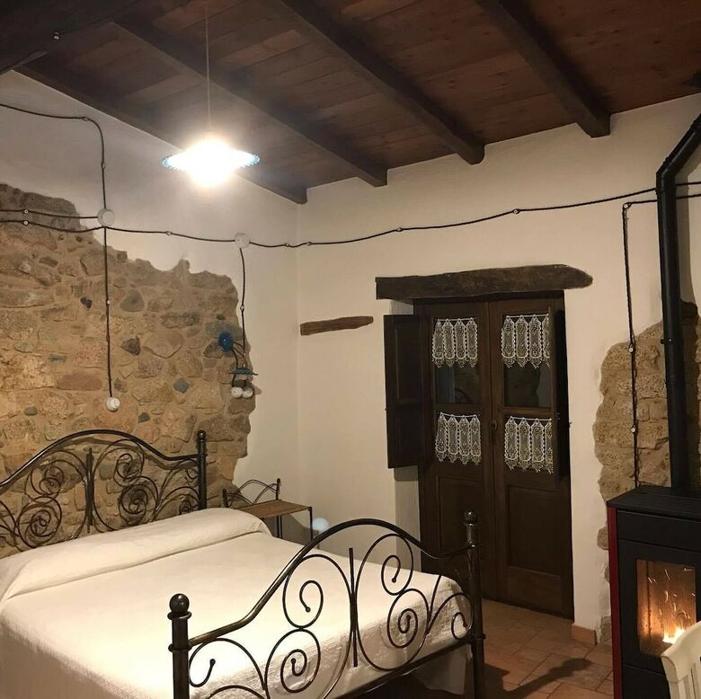 Hostal Su Caramu Guest House