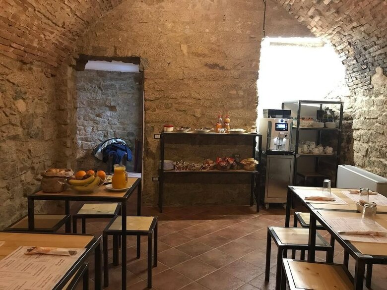 Hostal Su Caramu Guest House
