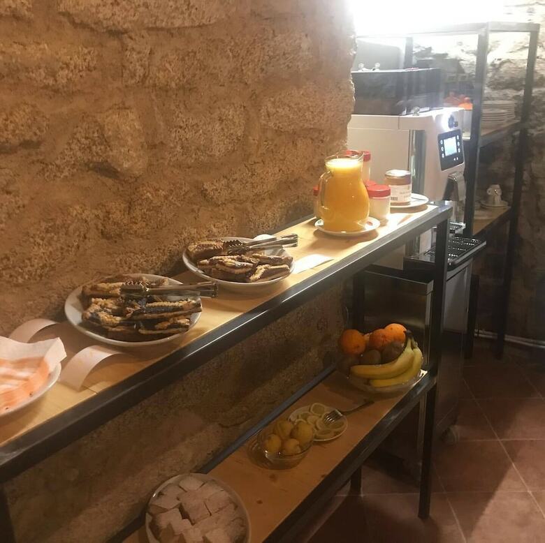 Hostal Su Caramu Guest House