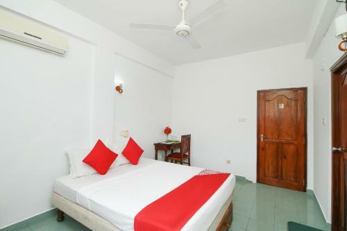 Night Station Hotel