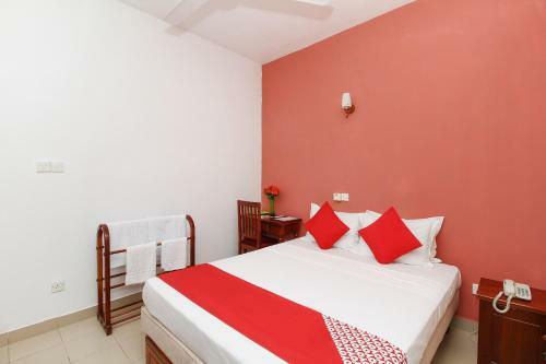 Night Station Hotel