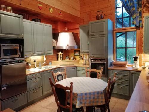 Hostal Tahkonhovi Golden Chalet