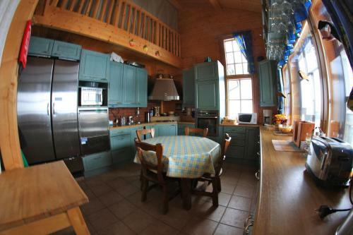 Hostal Tahkonhovi Golden Chalet