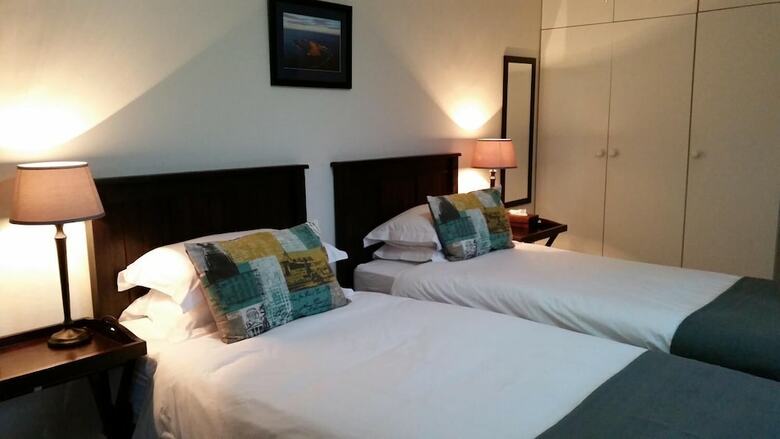 Hostal River Road Guest House