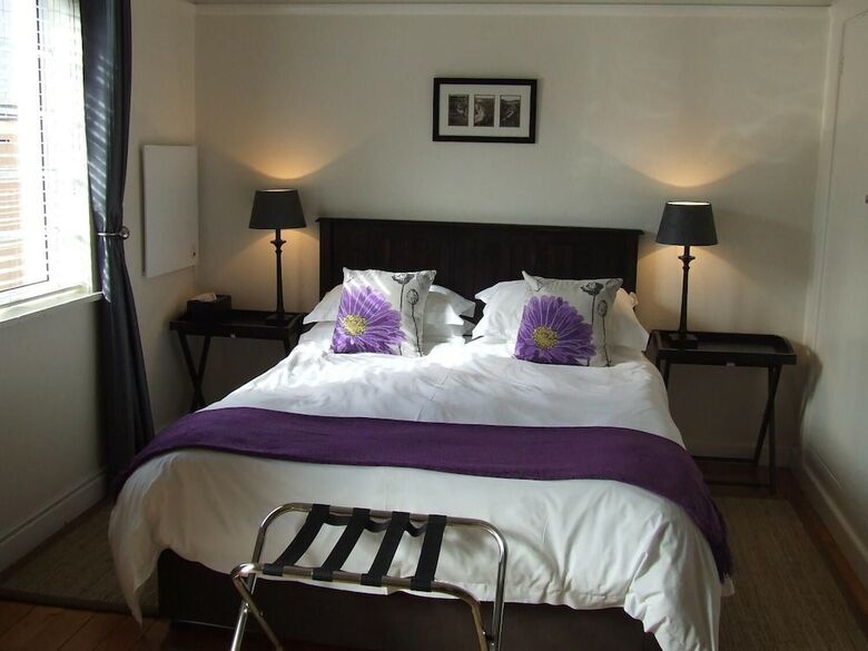 Hostal River Road Guest House