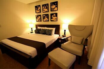 Pinnacle Lumpinee Hotel & Spa