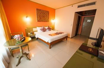 Pinnacle Lumpinee Hotel & Spa
